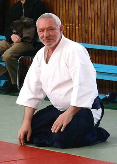 Stéphane Benedetti Shihan en seiza dans le dojo