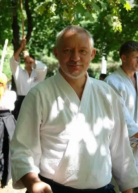 Stéphane Benedetti lors d'un stage de pratique martiale en plein air